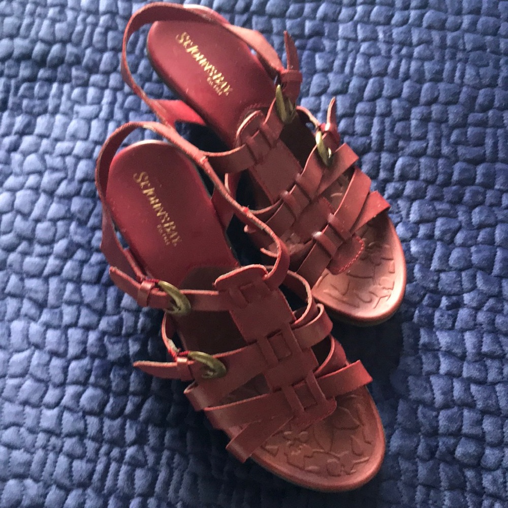 Cute little sandals 👡 new without tags 🏷